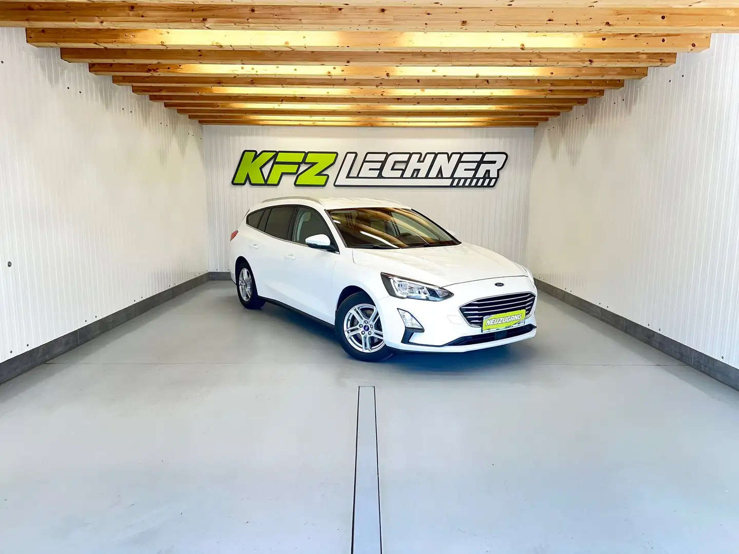 Ford Focus Turnier 1.5 EcoBl. "ST-HEIZ*NAVI*R-KAM*W-PAKET*TE Weiß - 1