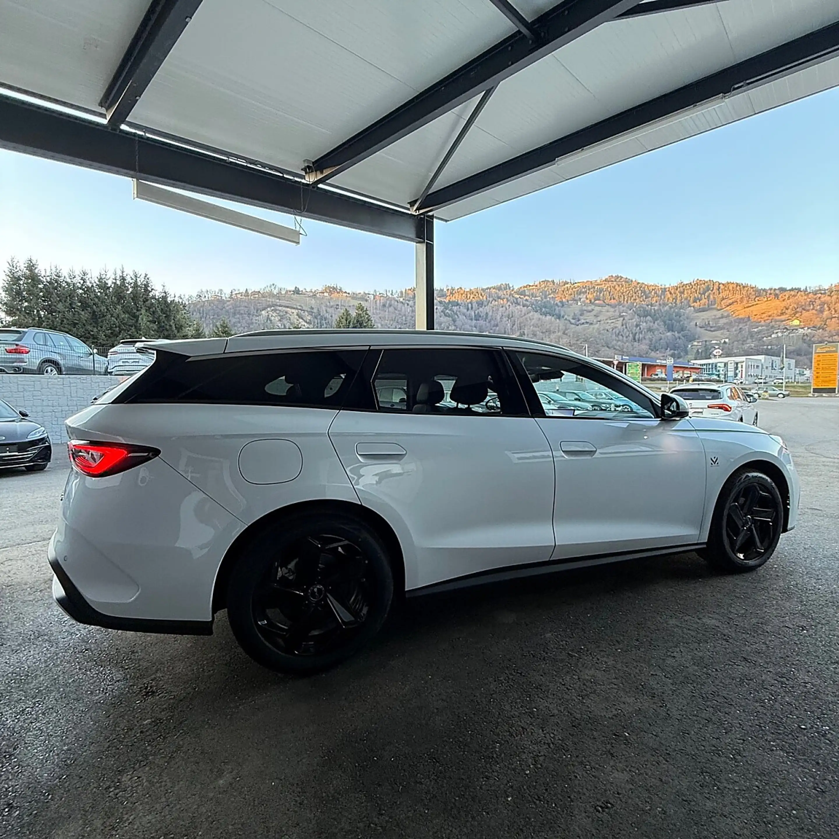 BYD Seal 6 DM-i Touring PHEV 19kWh Comfort Österreich Paket — photo 4