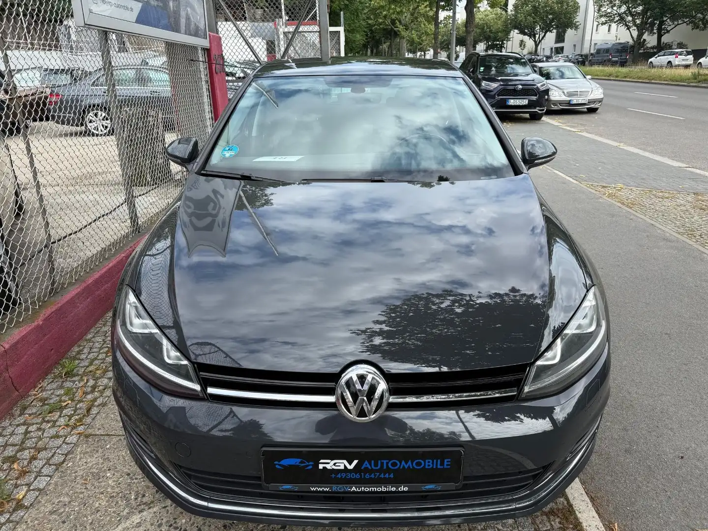 Volkswagen Golf VII Lim. Highline BMT *Automatik*Xenon Grau - 2