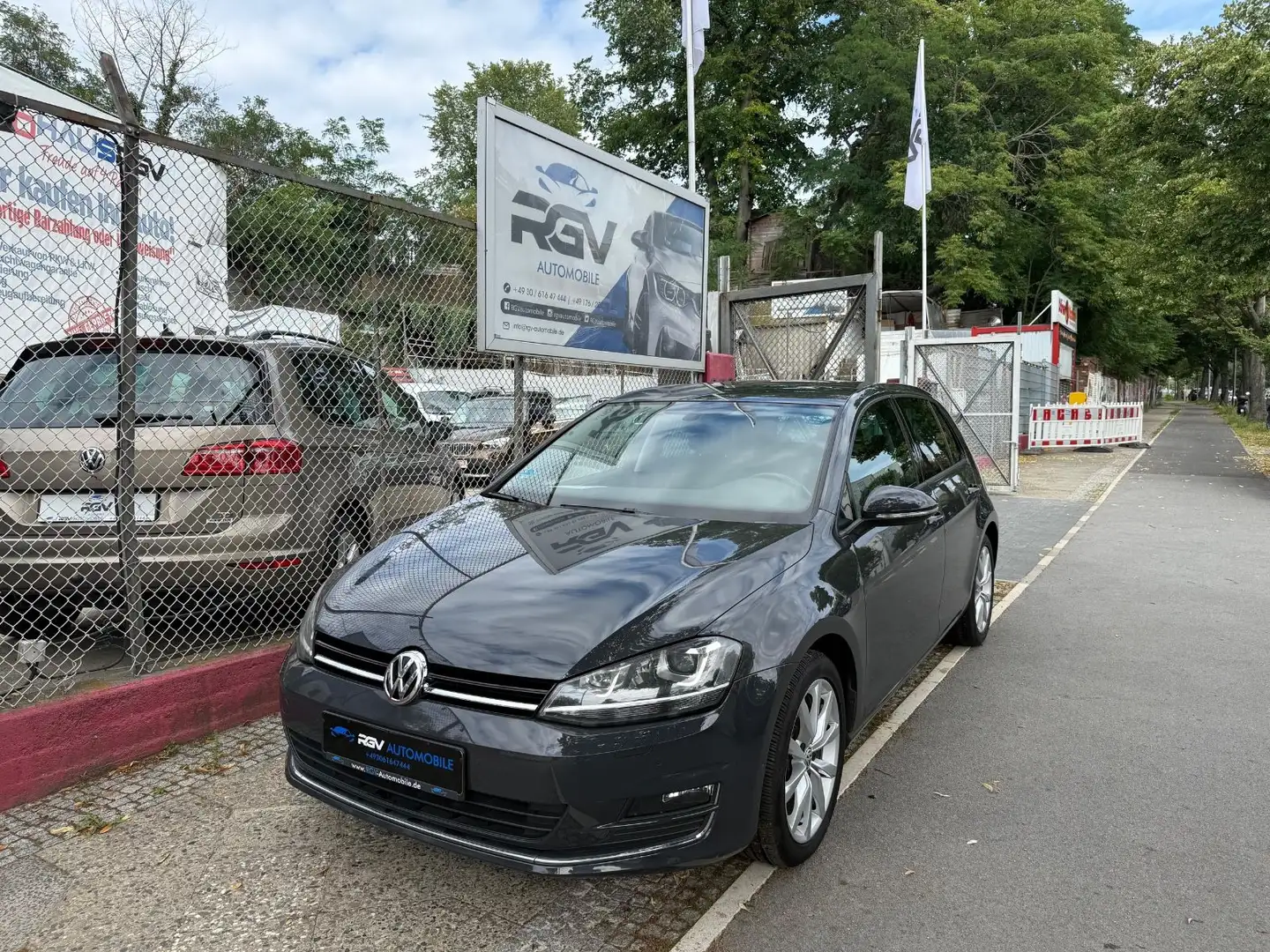 Volkswagen Golf VII Lim. Highline BMT *Automatik*Xenon Grau - 1