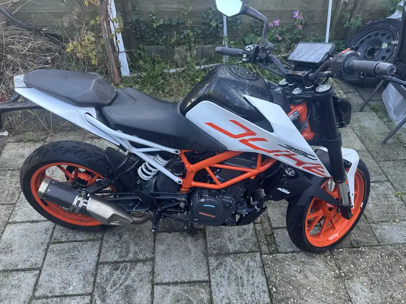 KTM 390 Duke - foto 4
