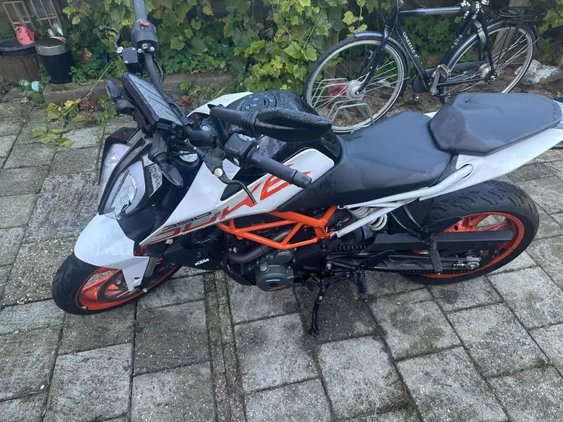 KTM 390 Duke - foto 2