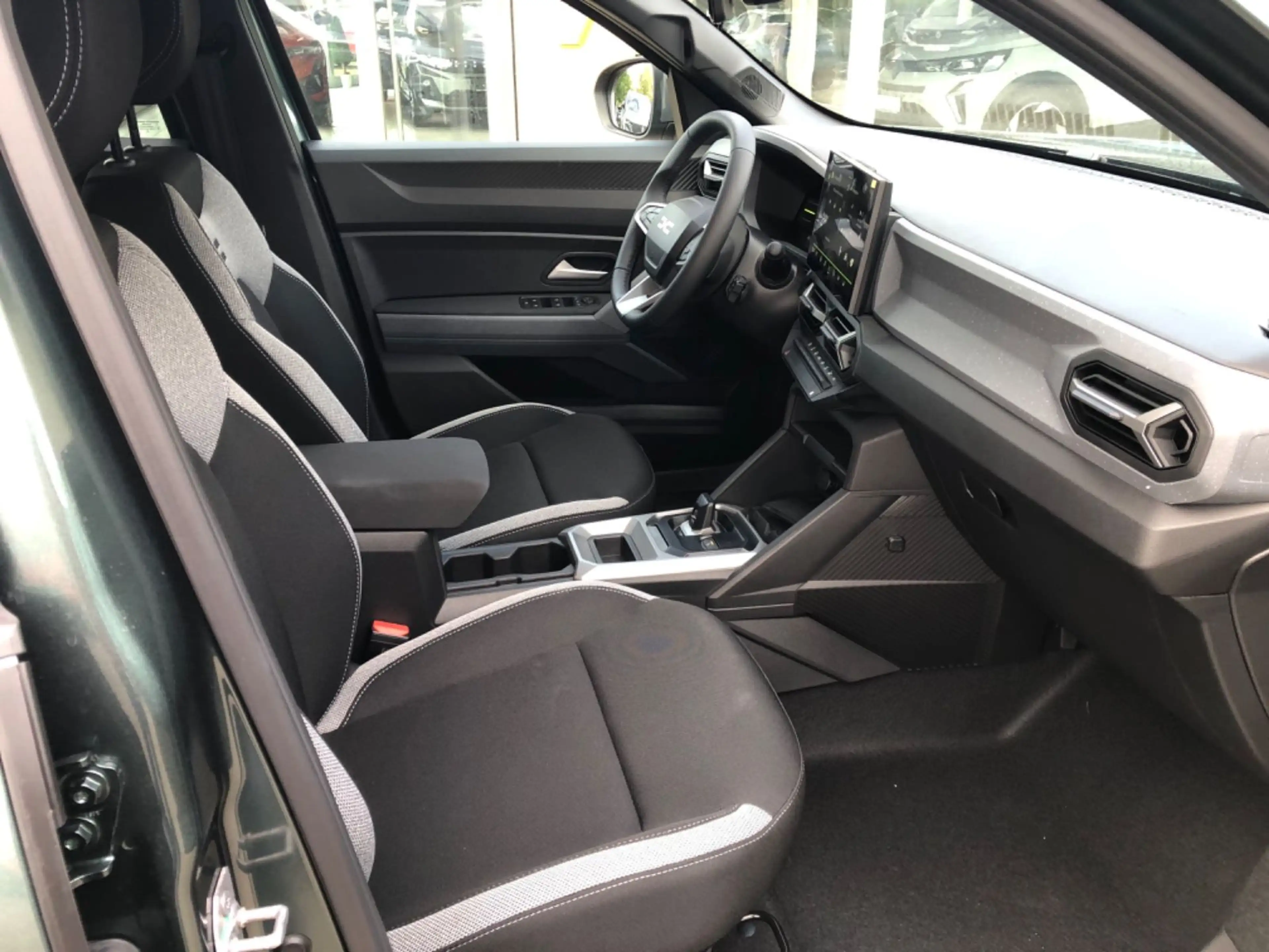 Dacia Duster III Hybrid 155 Journey — photo 2