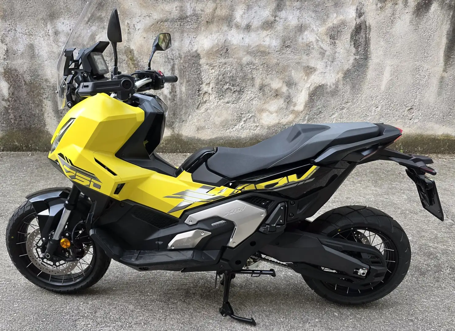 Honda X-ADV Yellow - 1