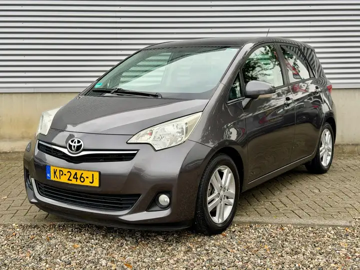 Toyota Verso-S 1.3 VVT-i Dynamic [ navi,panodak,camera,2 eig,deal