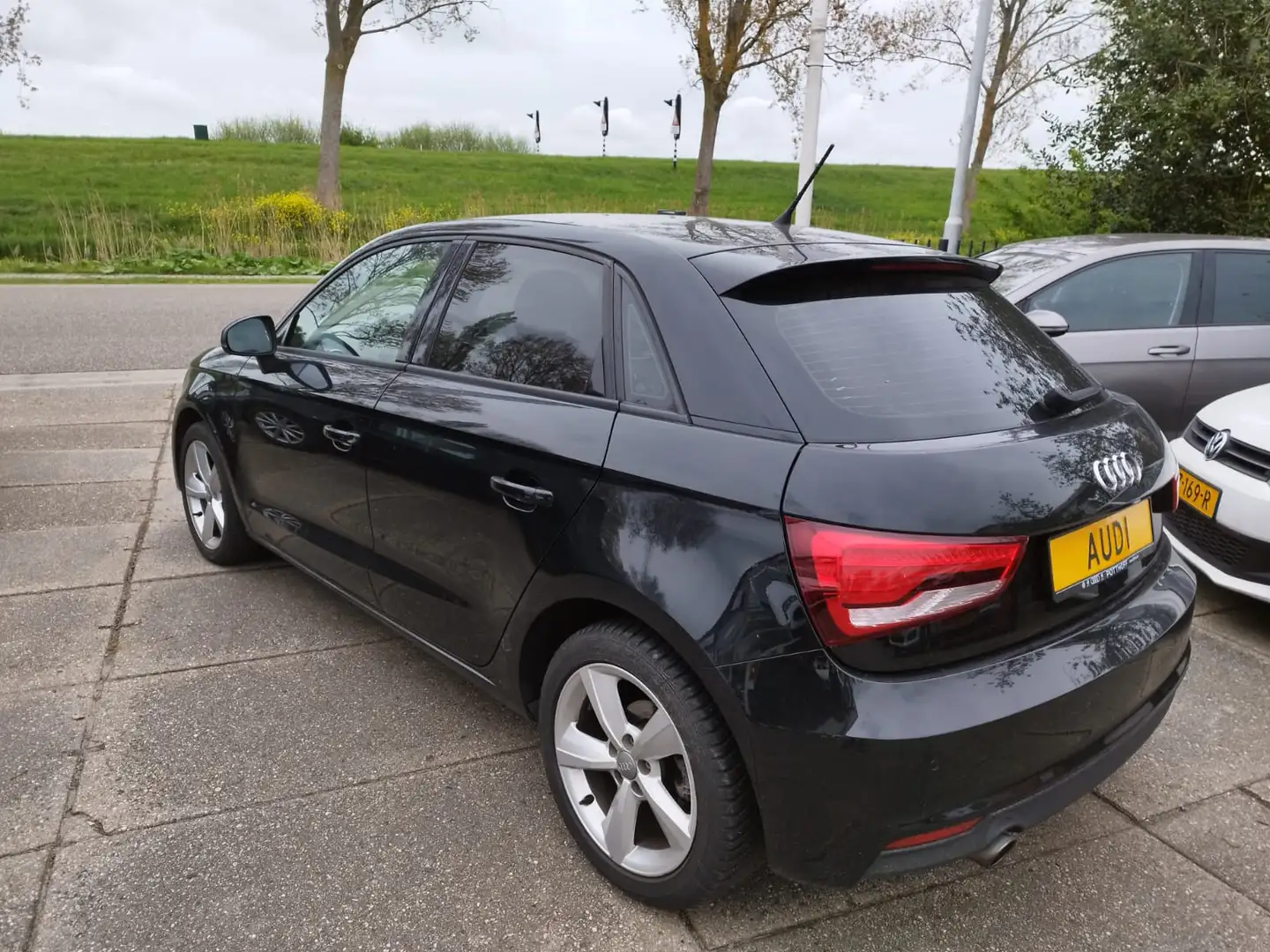 Audi A1 Sportback 1.0 TFSI Lounge ** 124.851 km ** NAVI ** Zwart - 2