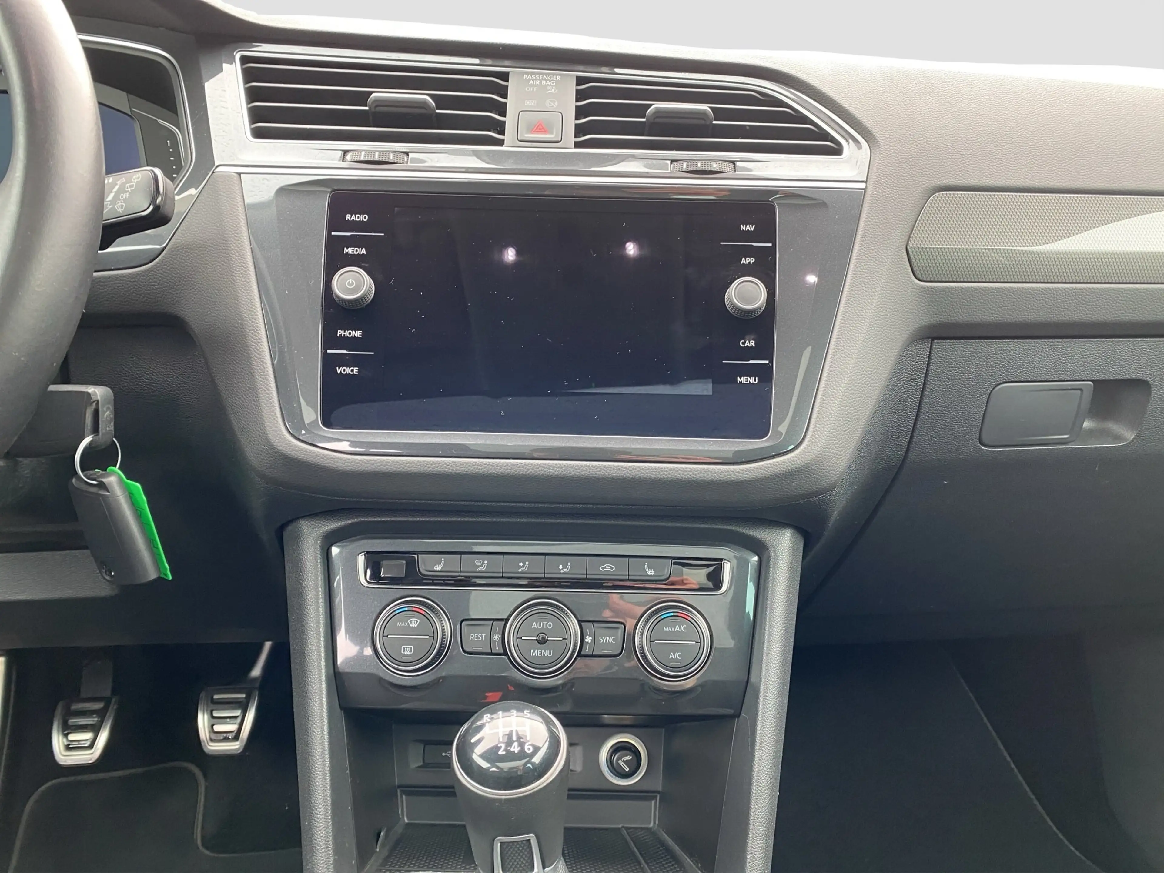 Volkswagen Tiguan 2.0 TDI SCR IQ.DRIVE ACC LED PanoSD AHK — photo 13