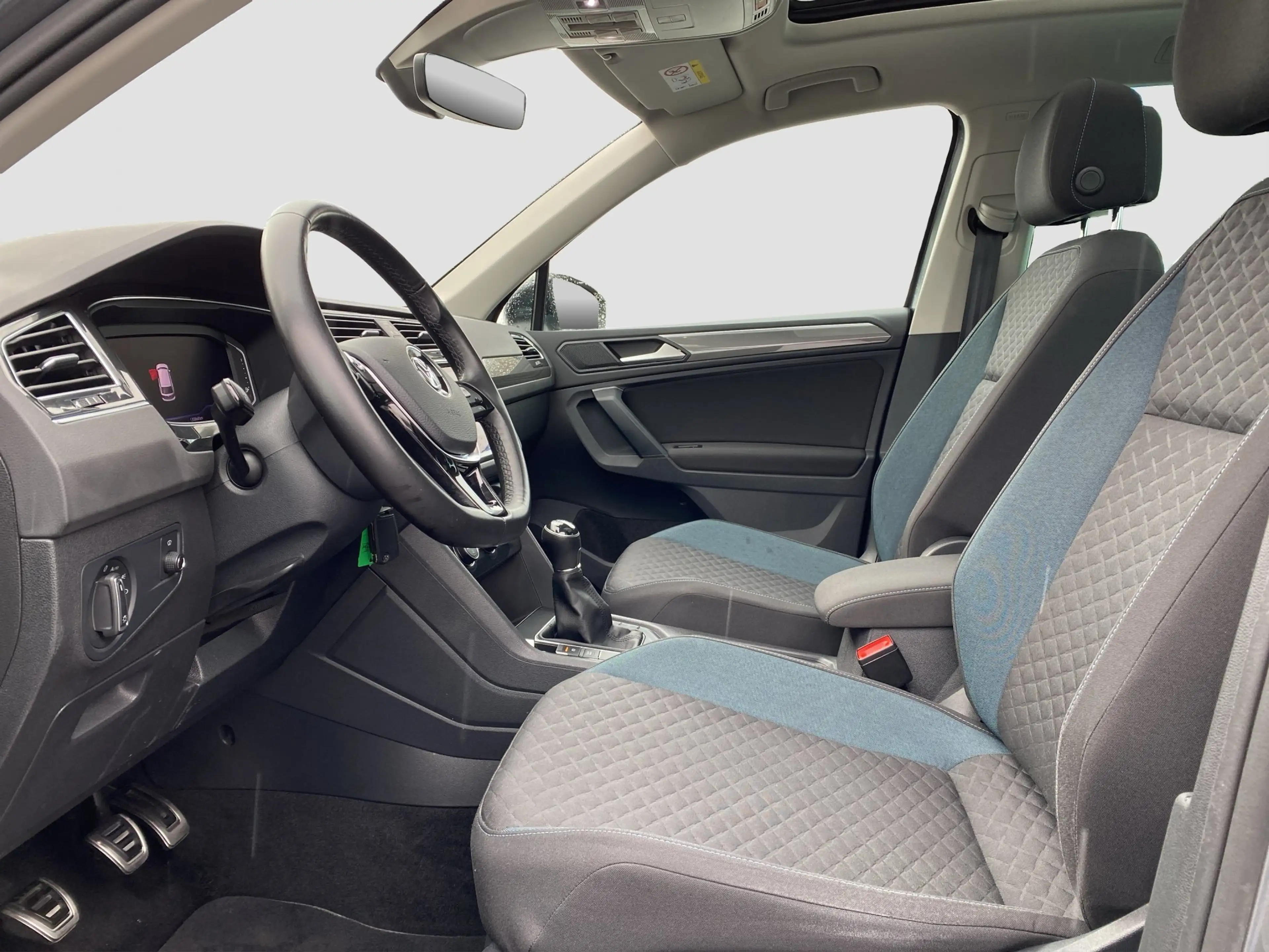 Volkswagen Tiguan 2.0 TDI SCR IQ.DRIVE ACC LED PanoSD AHK — photo 10