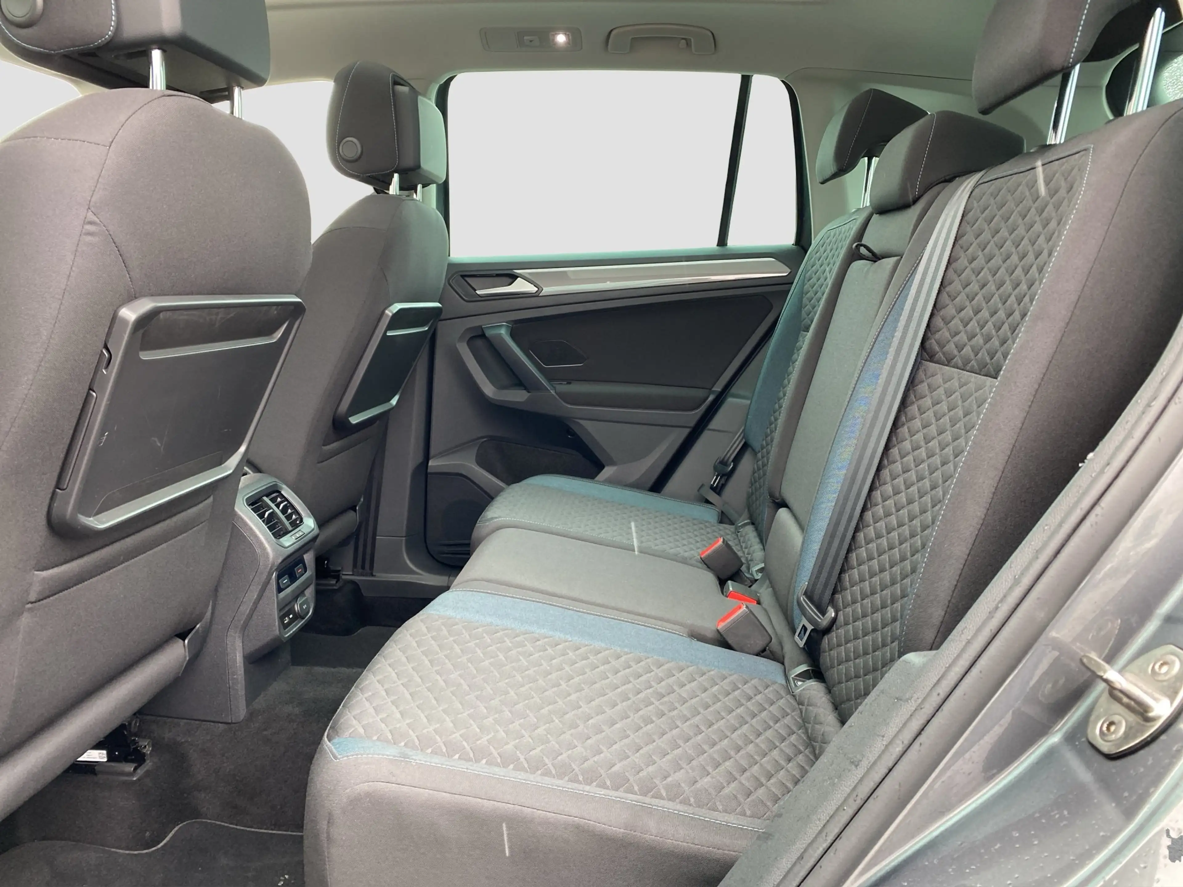 Volkswagen Tiguan 2.0 TDI SCR IQ.DRIVE ACC LED PanoSD AHK — photo 14