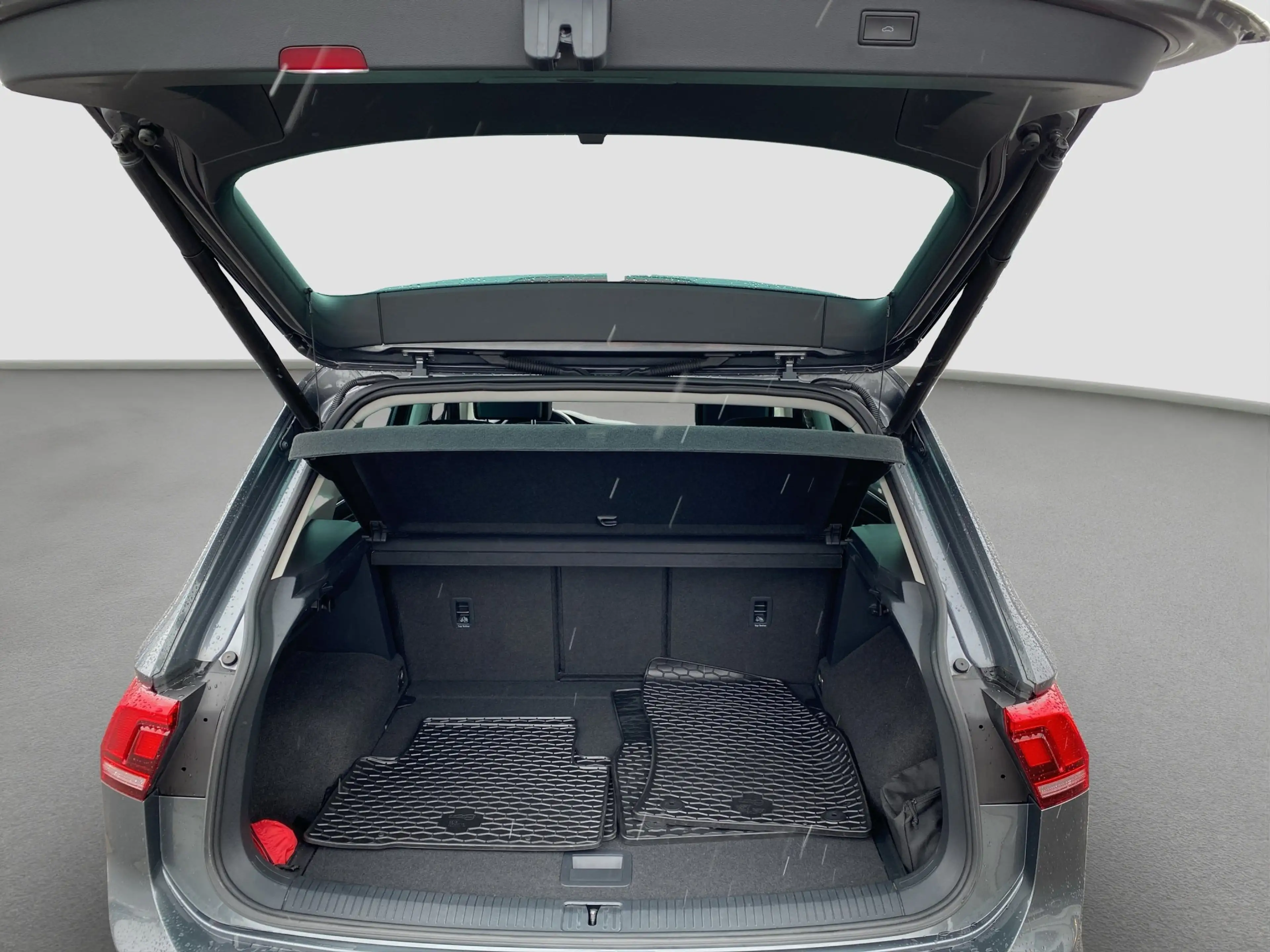 Volkswagen Tiguan 2.0 TDI SCR IQ.DRIVE ACC LED PanoSD AHK — photo 9