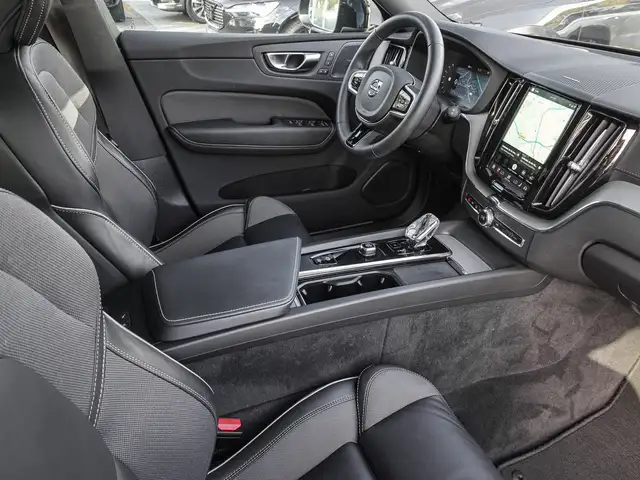 Volvo XC60 view 9