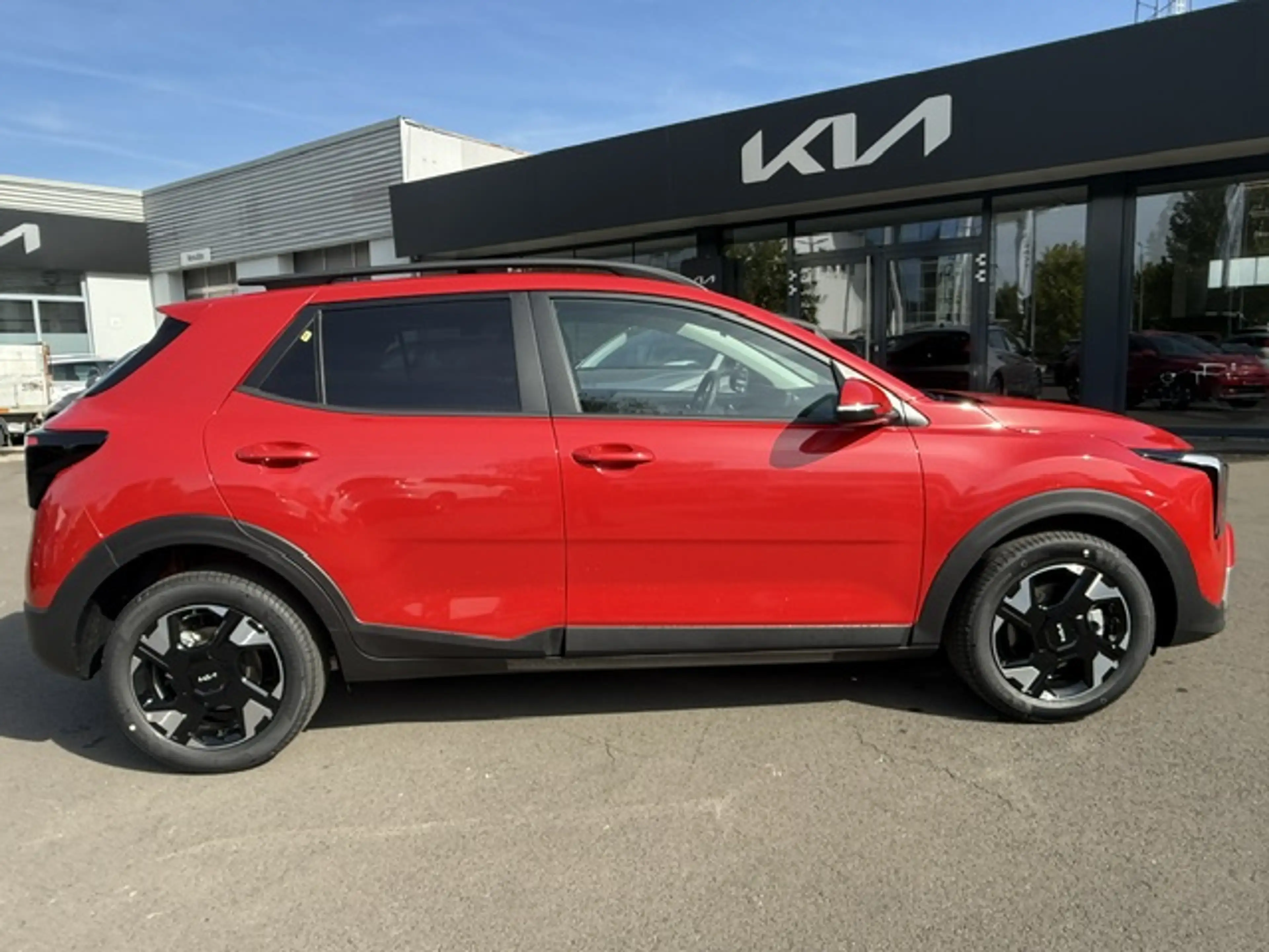Kia Stonic Stonic 1,0 TGDI GPF ISG Silber — photo 2