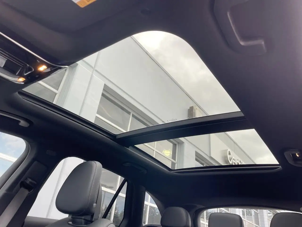Mercedes-Benz GLC снимка Mercedes-Benz GLC