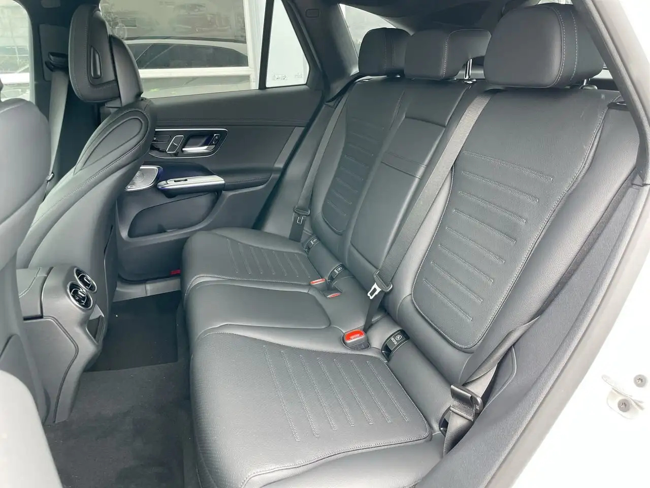 Mercedes-Benz GLC снимка Mercedes-Benz GLC
