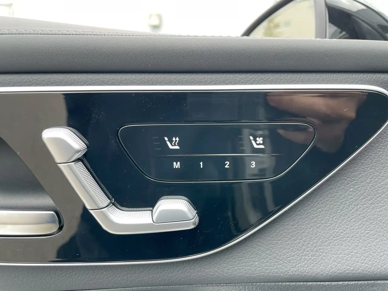 Mercedes-Benz GLC снимка Mercedes-Benz GLC