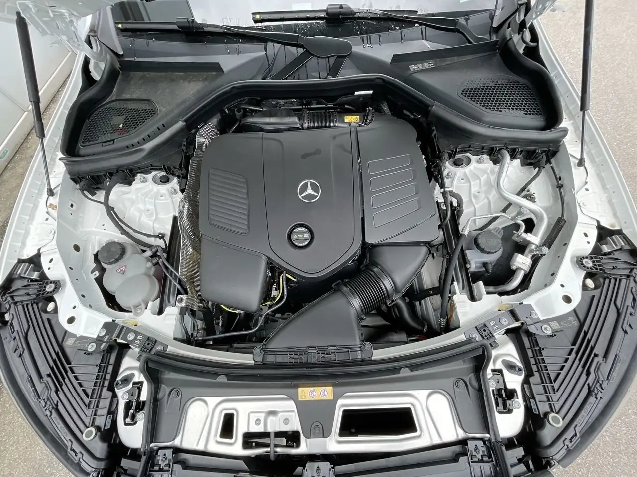 Mercedes-Benz GLC снимка Mercedes-Benz GLC