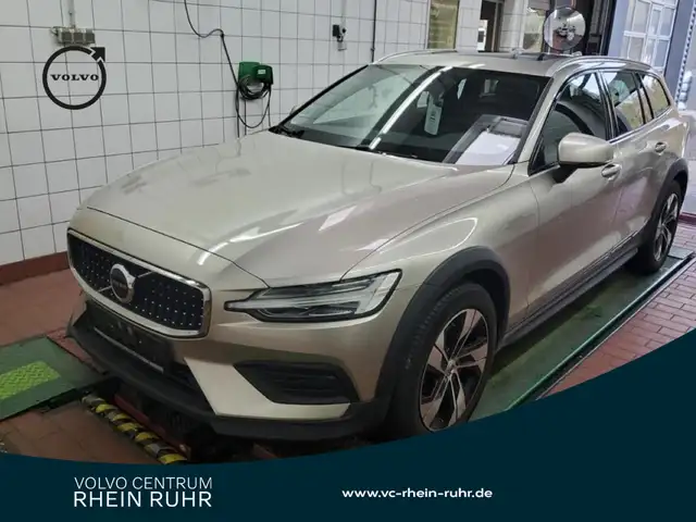 Volvo V60 Cross Country B4 (D) AWD PLUS PANO+LM18+AHK+
