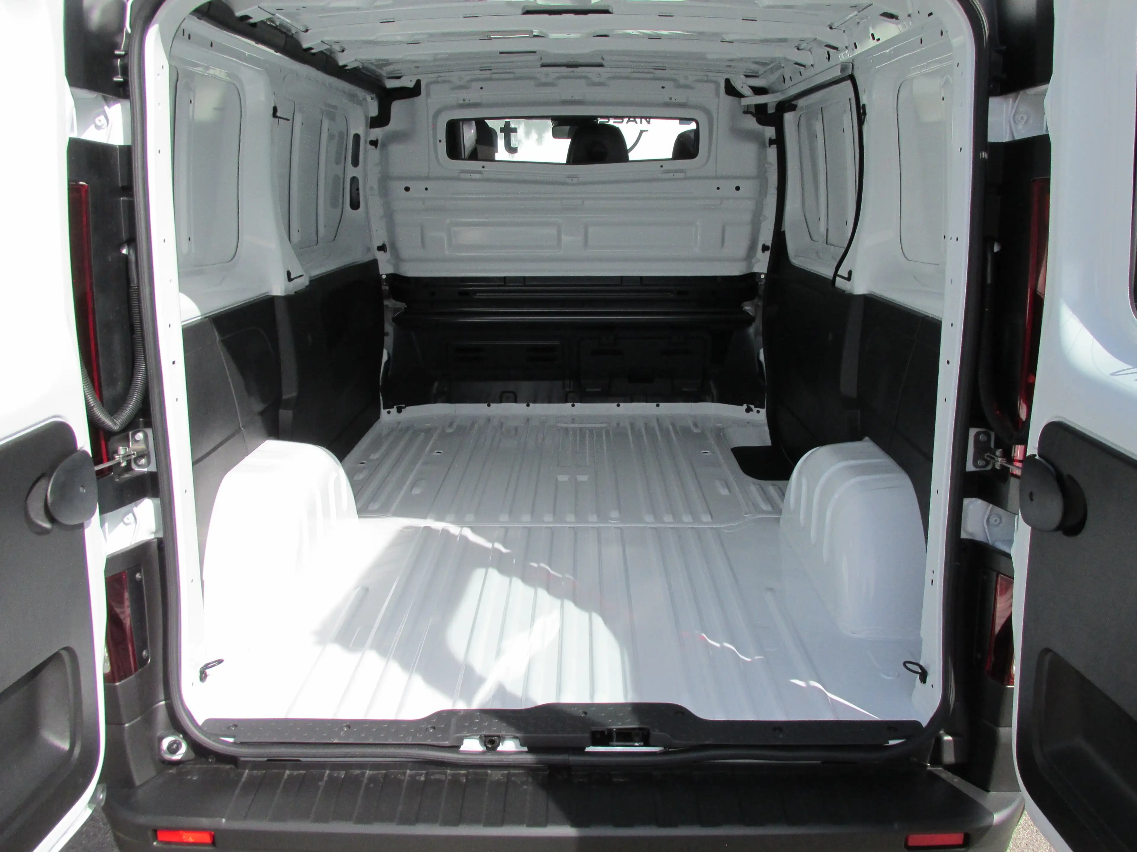 Nissan Primastar Kastenwagen L1H1 3,0t dCi 110 Acenta — photo 10