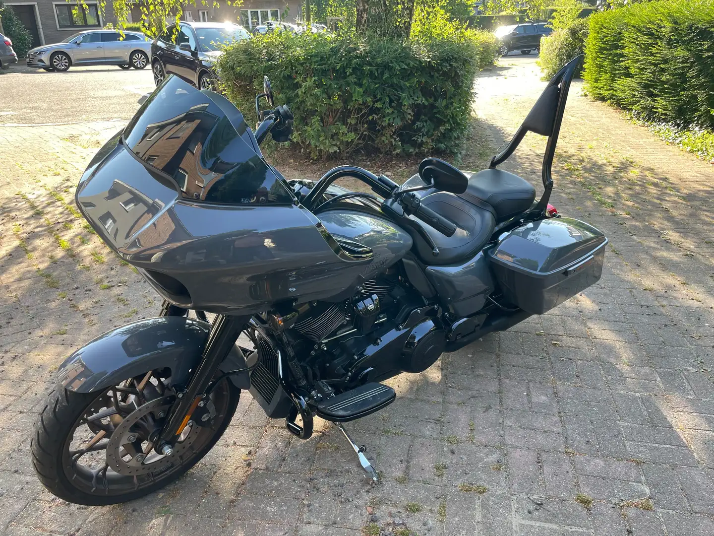 Harley-Davidson Road Glide ST 117 Gris - 1