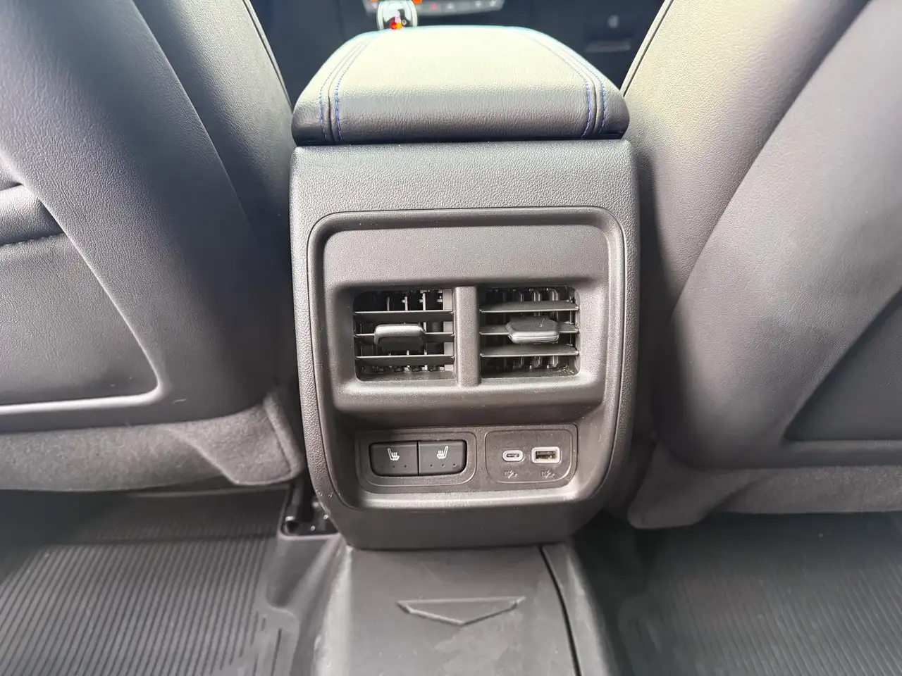 Cadillac XT4 снимка Cadillac XT4