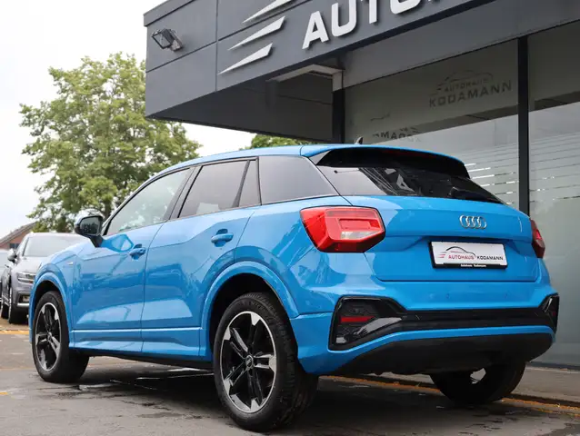 Audi Q2 view 8