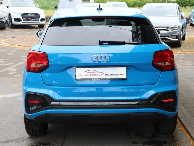 Audi Q2 view 9