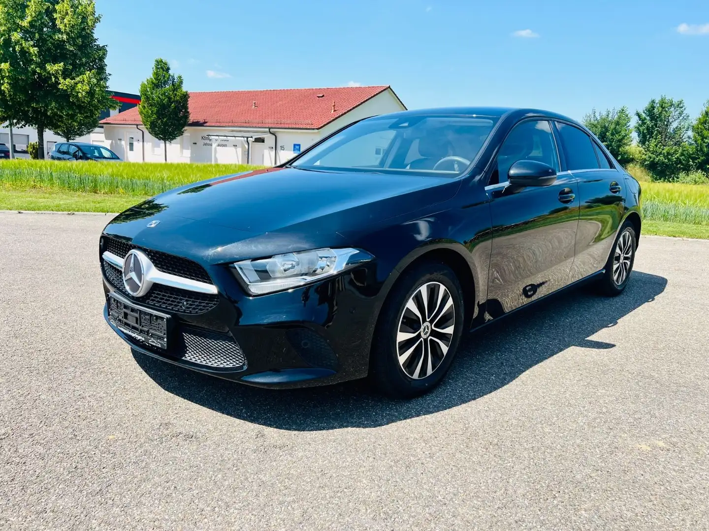 Mercedes-Benz A 180 d Limousine*AUTOM*NAVI*2.HD*MBUX*CAM* Noir - 1