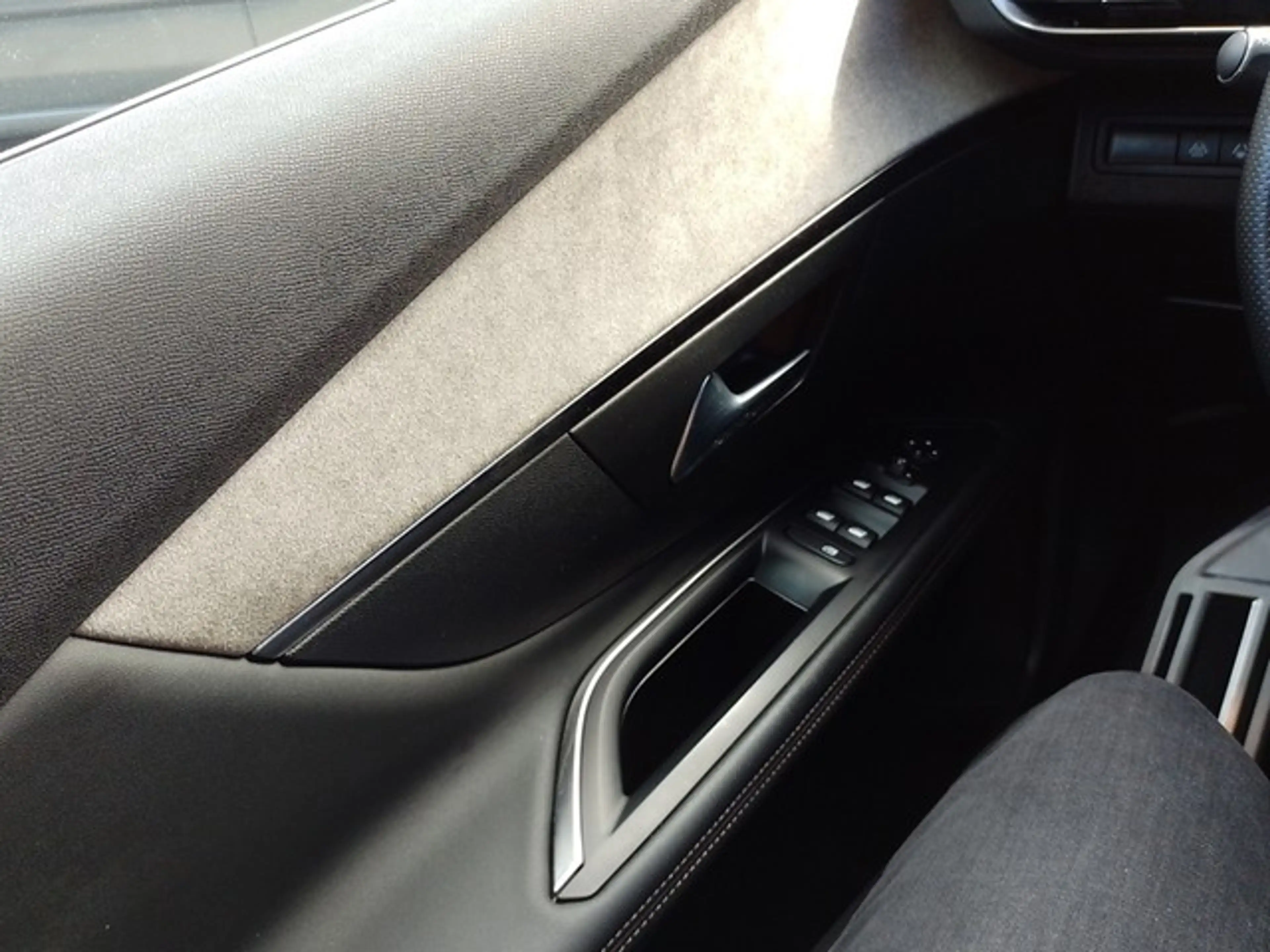 Peugeot 3008 (07.2016->) Hybrid 136 GT — photo 14