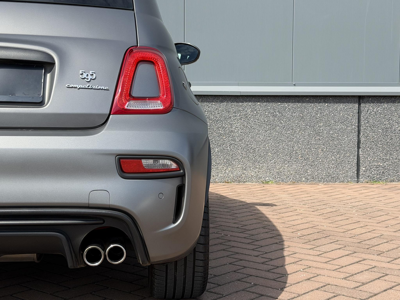 Abarth 595 Competizione 1.4 T-Jet 70th Anniversary BEATS | CARBON | BI-XEN — photo 9
