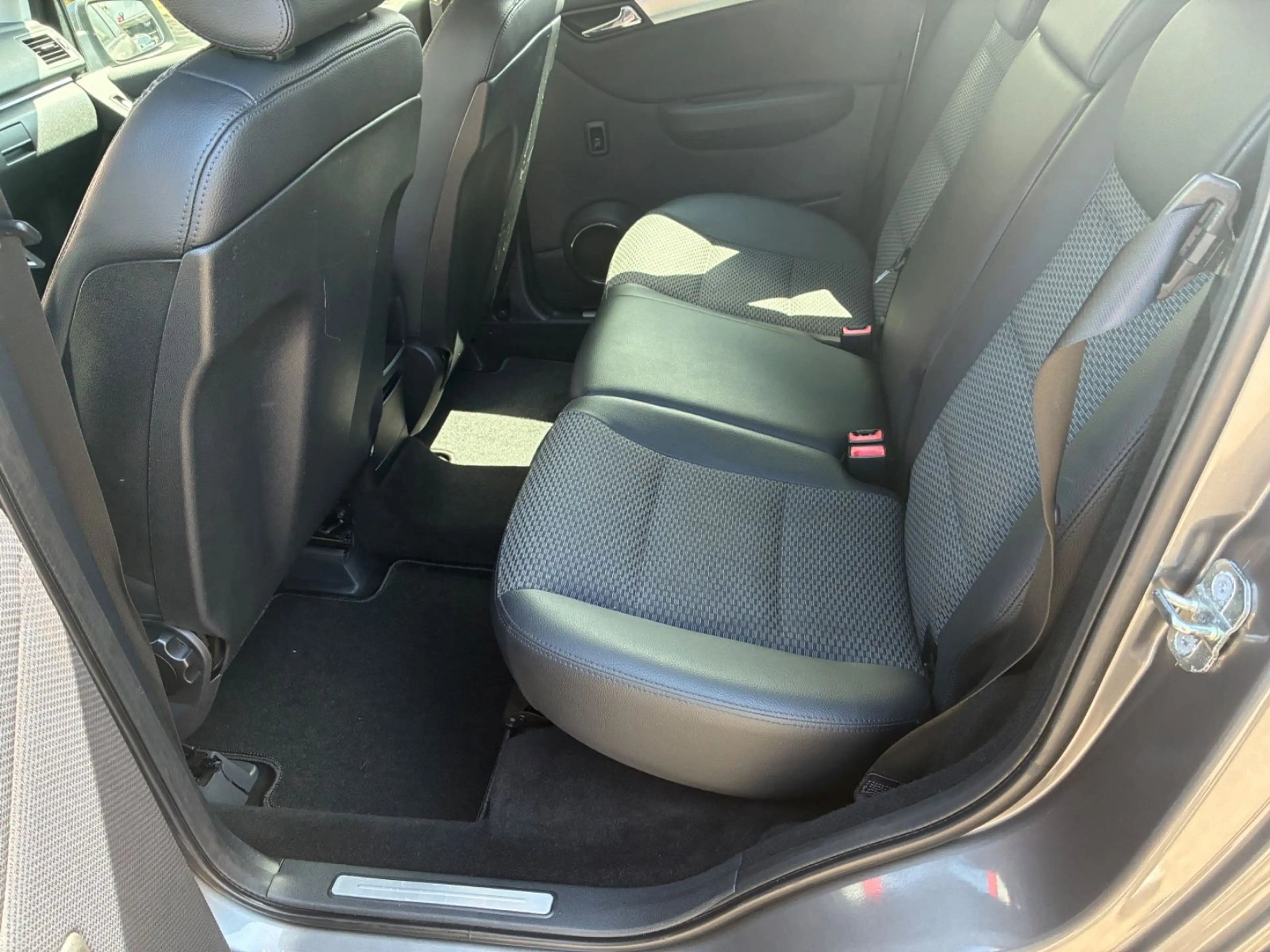 Mercedes-Benz B 160 Sport Paket — photo 9