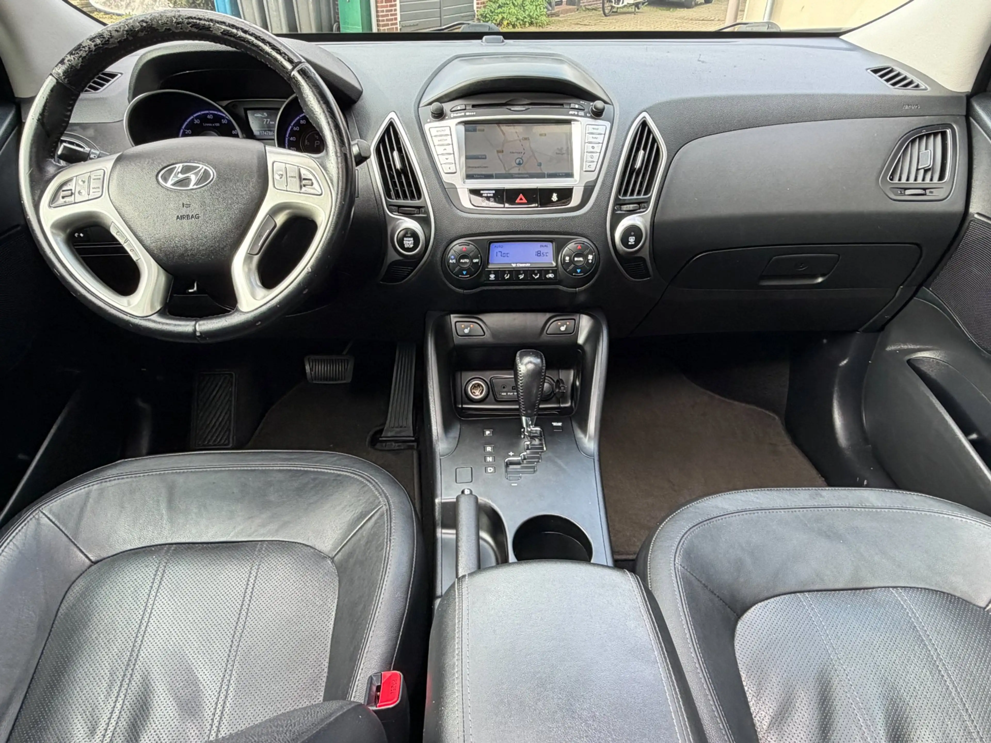 Hyundai iX35 2.0i i-Catcher Aut. Panorama Leer Navi Clima Cruis — photo 11