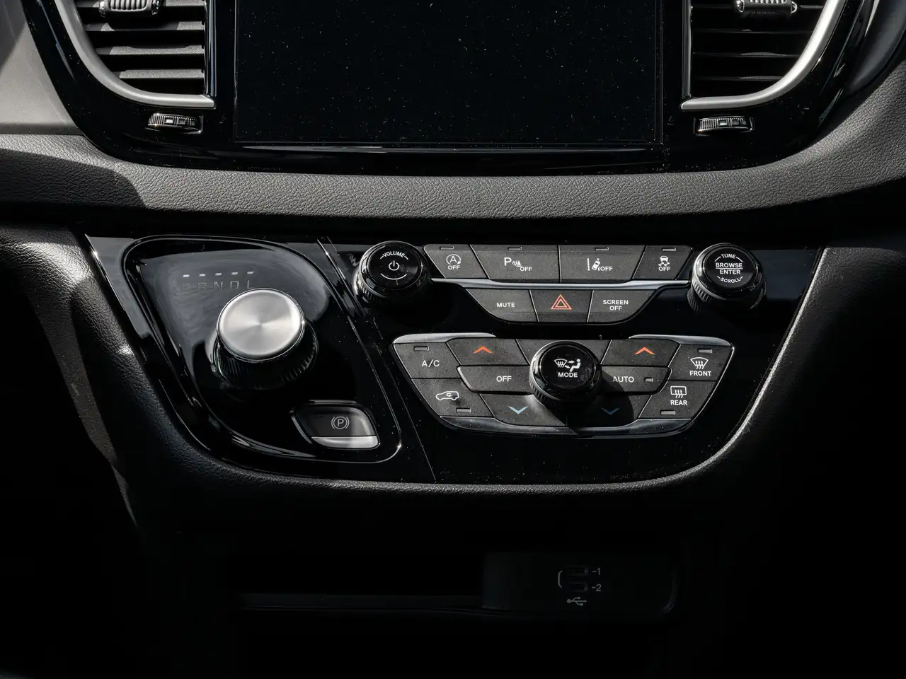Chrysler Grand Caravan снимка Chrysler Grand Caravan
