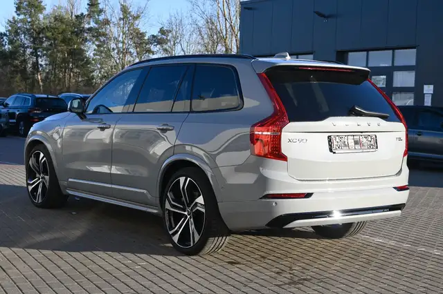 Volvo XC90 view 4