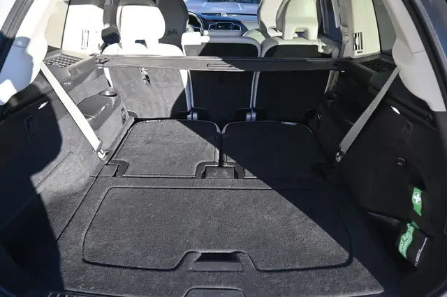 Volvo XC90 view 13
