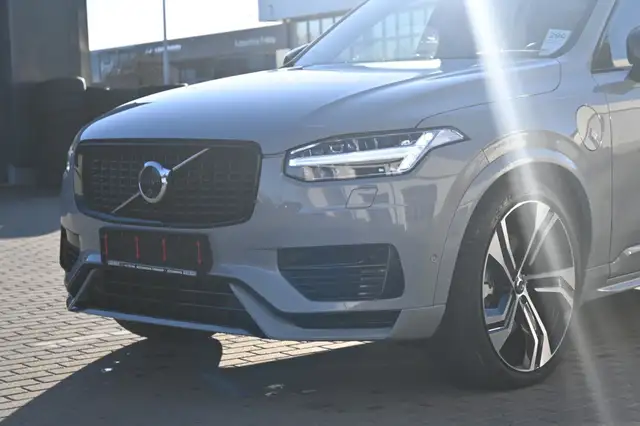 Volvo XC90 view 10
