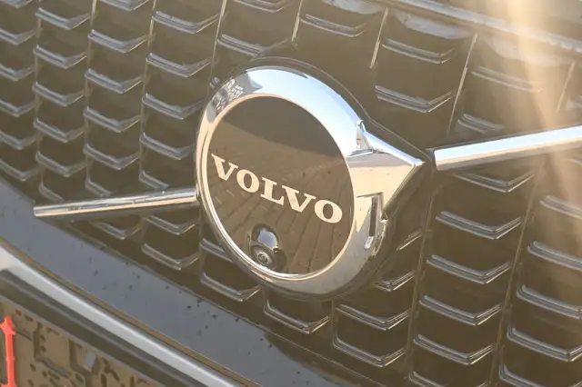 Volvo XC90 view 12