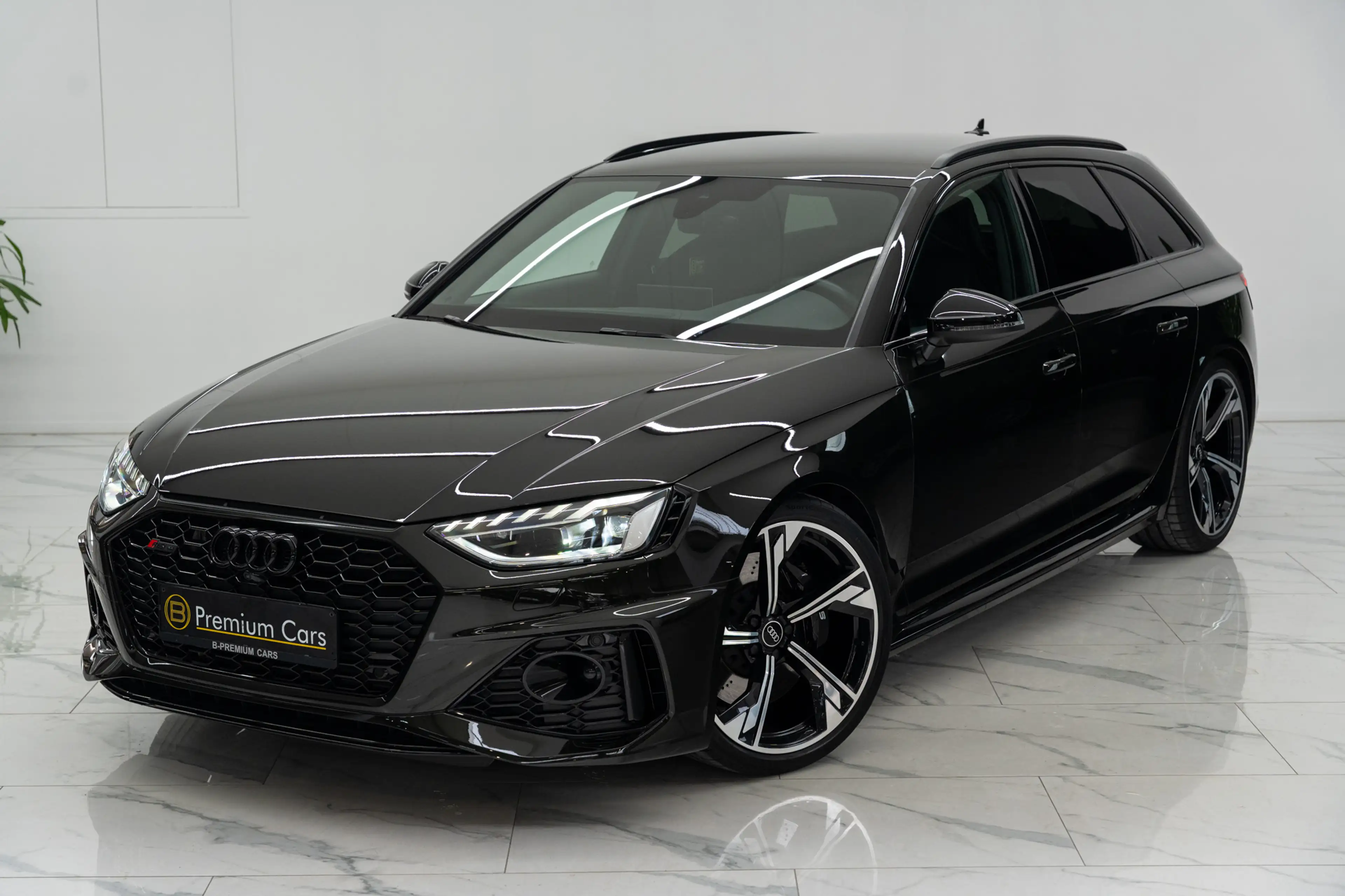 Audi RS4 Avant Quattro Exclusive! Dark Olive Green! Lichte vracht! Massage! — photo 2