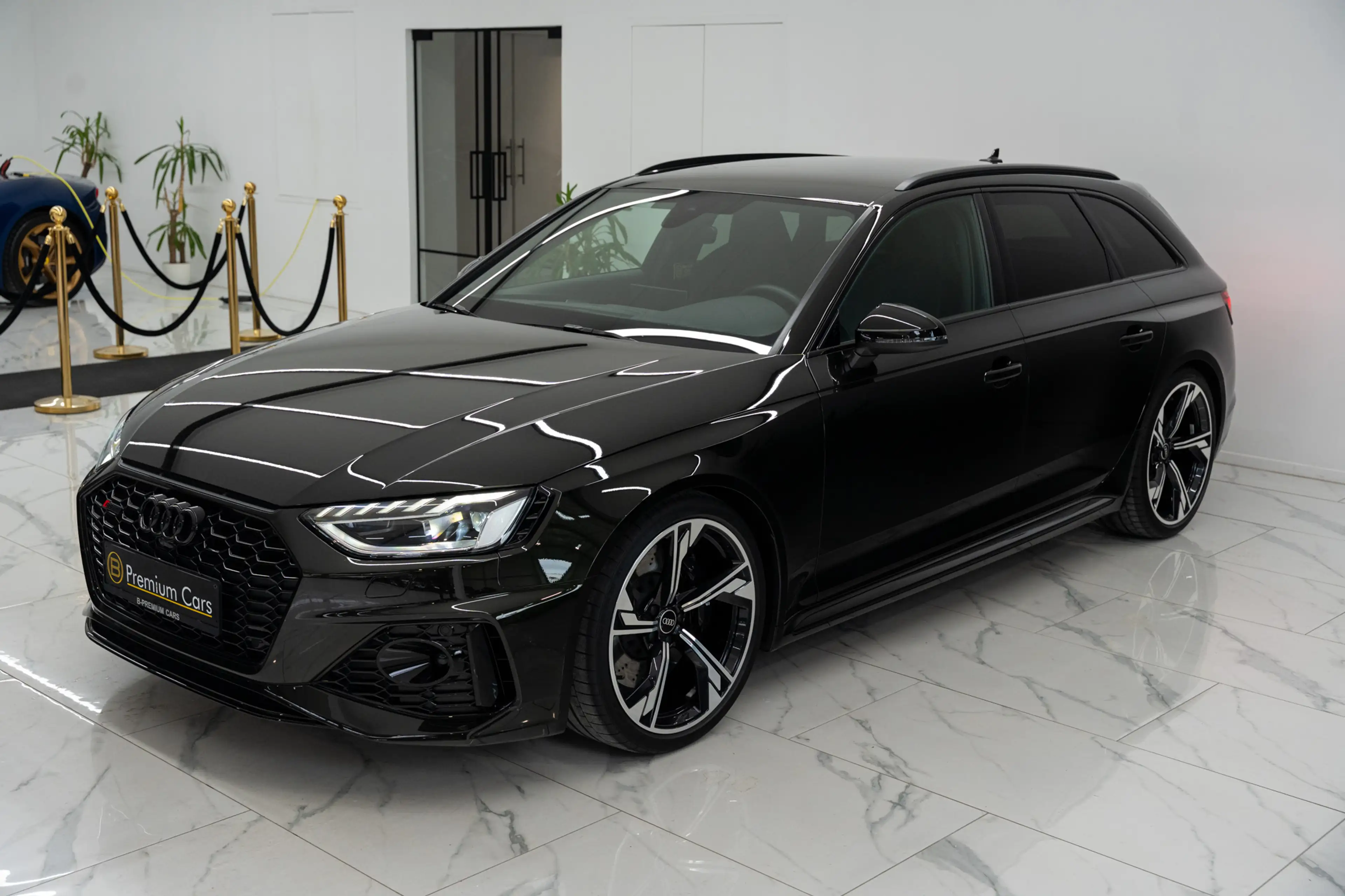 Audi RS4 Avant Quattro Exclusive! Dark Olive Green! Lichte vracht! Massage! — photo 3