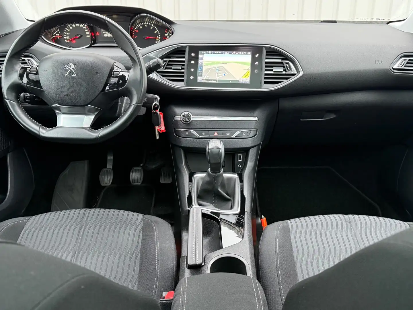 Peugeot 308 SW 1.2 PureTech Blue Lease Executive 2e Eigenaar,N Grau - 2