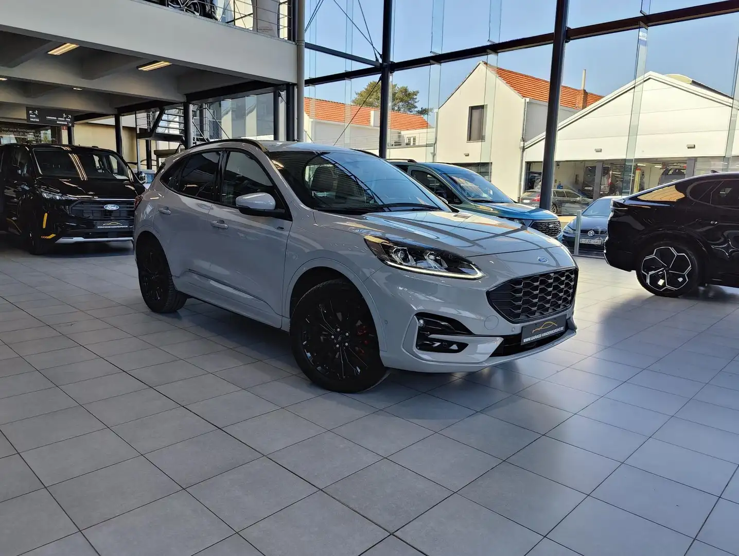 Ford Kuga BLACK EDITION PLUG-IN HYBRID AUTOMAAT Gris - 1
