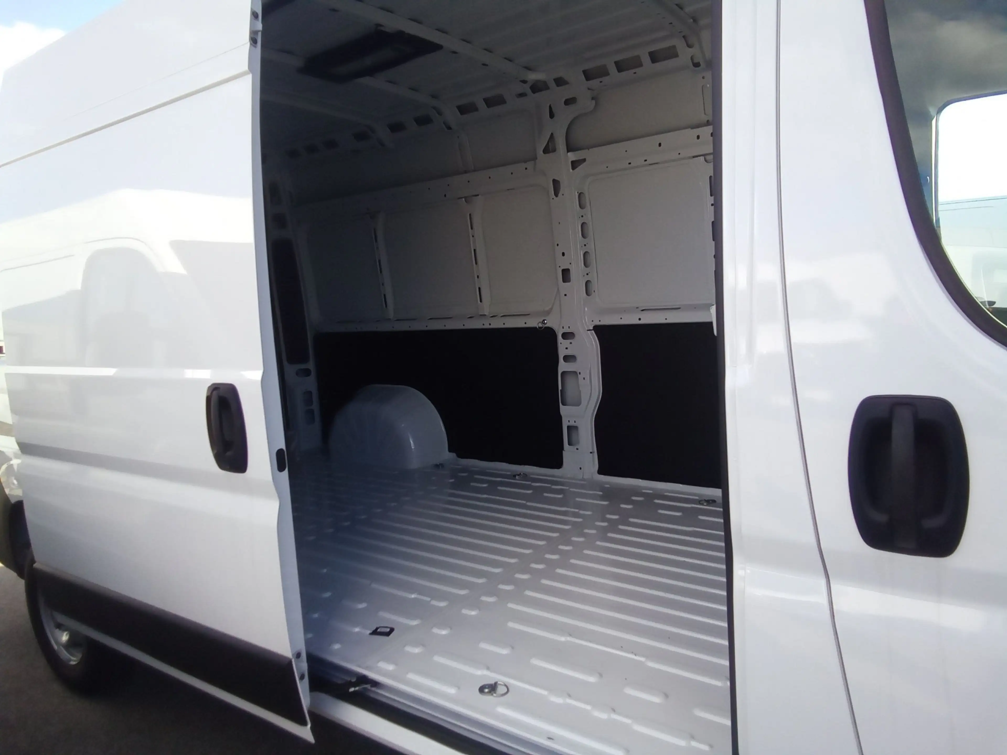 Citroen Jumper 33 L3H2 BlueHDi 140 — photo 13