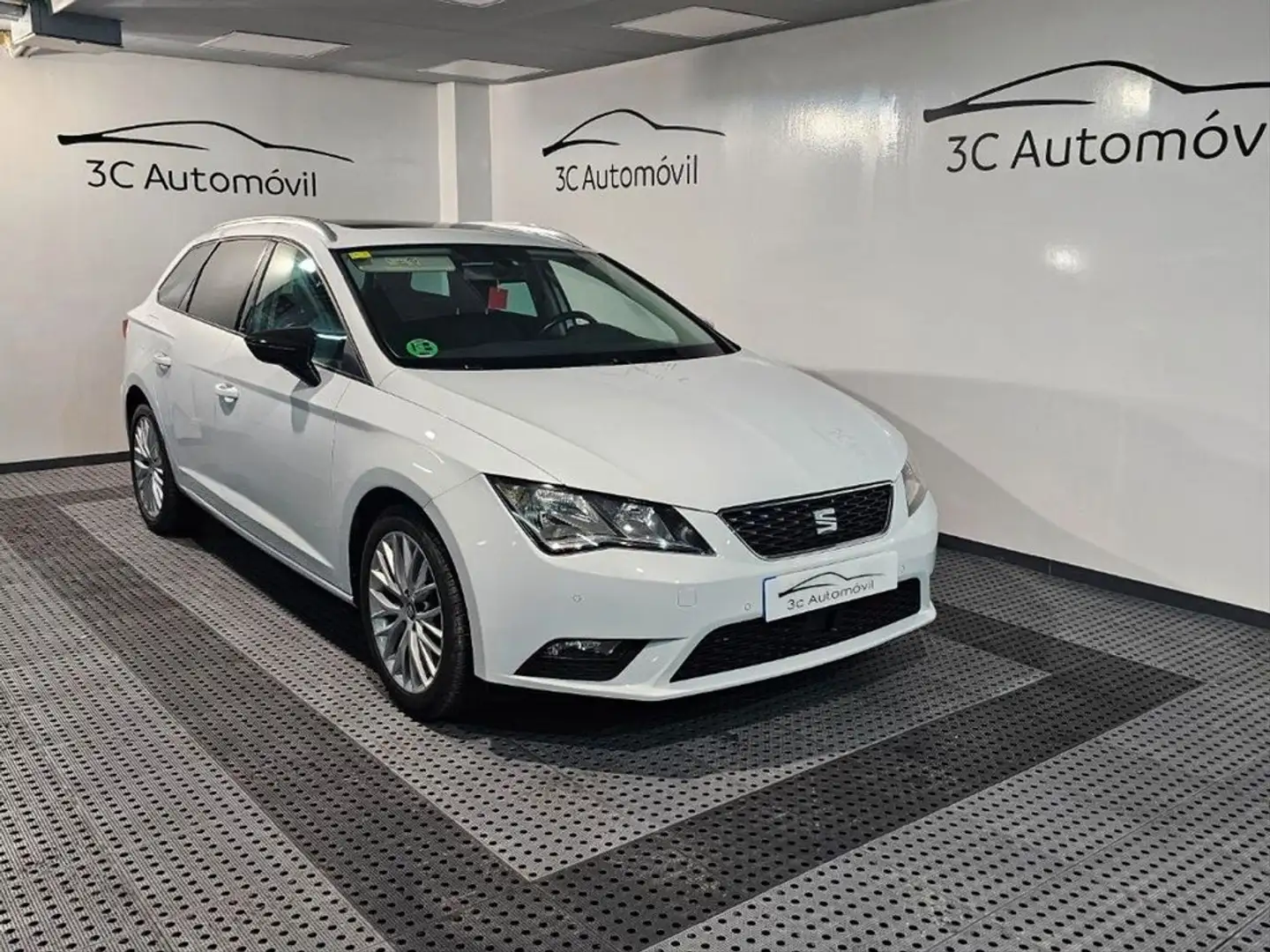 SEAT Leon ST 1.4 TSI 150cv ACT DSG7 StSp Style Blanc - 1