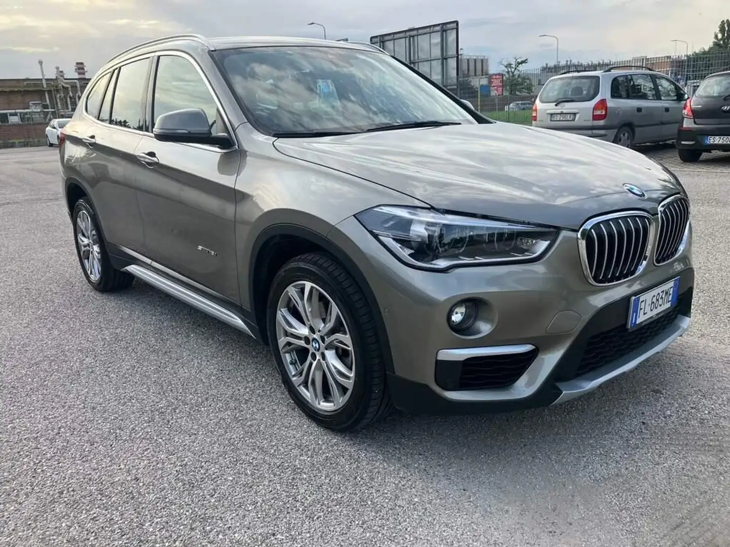 BMW X1 sdrive18i xLine 140cv auto 7m Zilver - 2