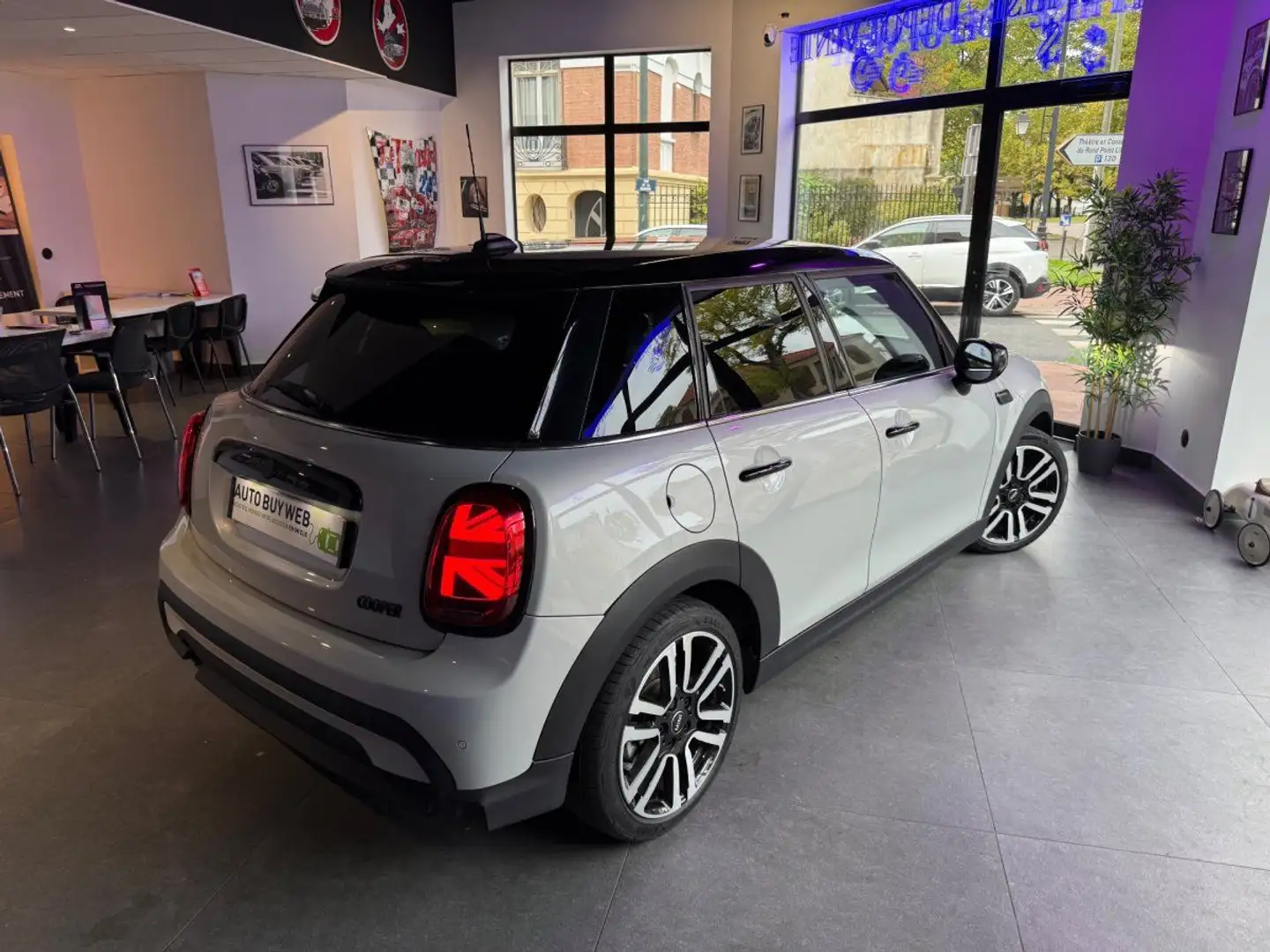 MINI One HATCH 5 PORTES F55 LCI II Cooper 136 ch DKG7 Edition Premium Plus Blanc - 2