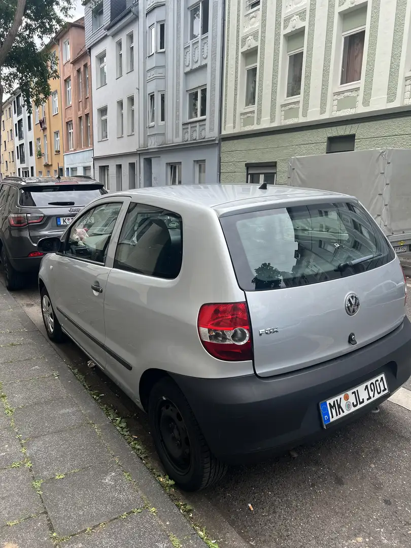 Volkswagen Fox 1.2 srebrna - 1
