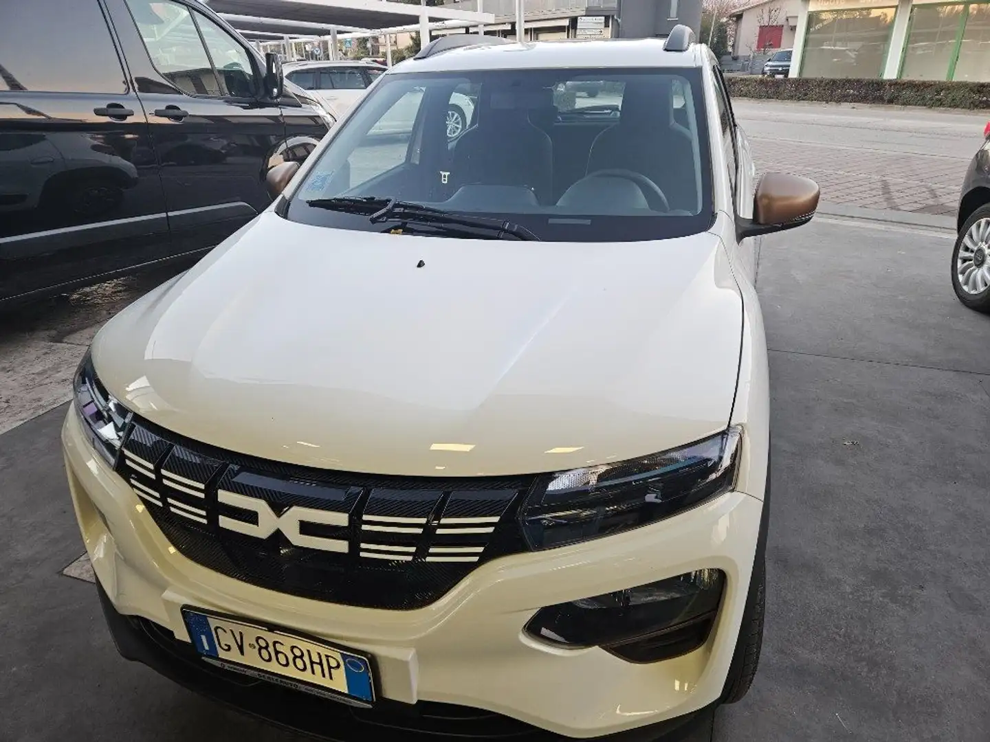 Dacia Spring Business Electric 65 nuova Weiß - 2
