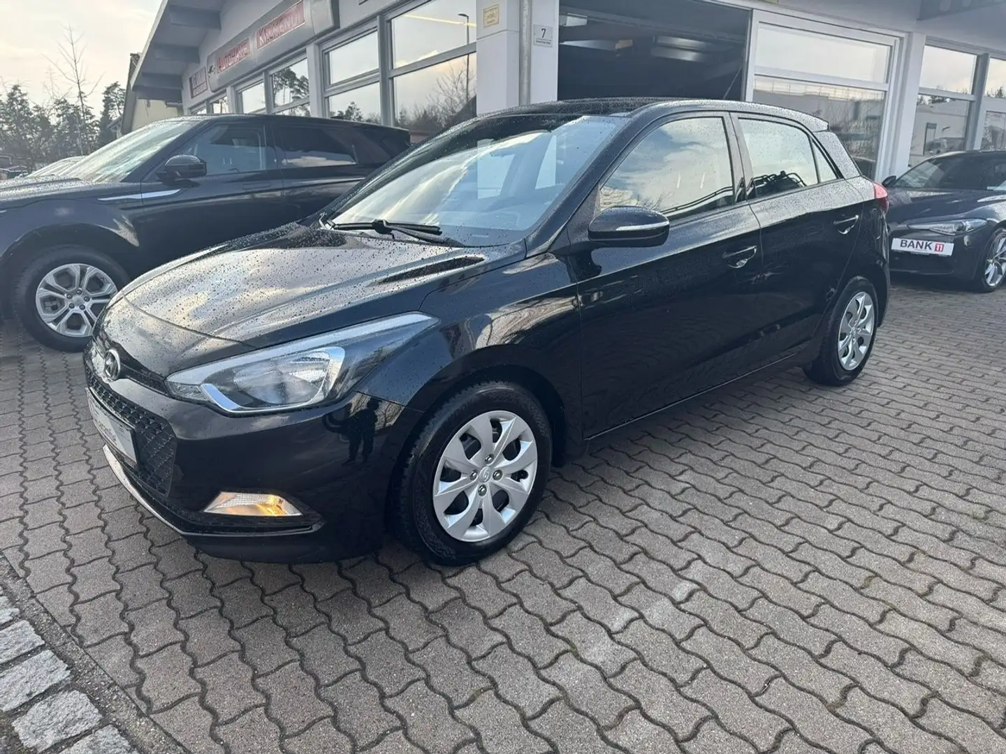 Hyundai i20 - Automatik - Sehr Gepflegt - Garantie - Schwarz - 1