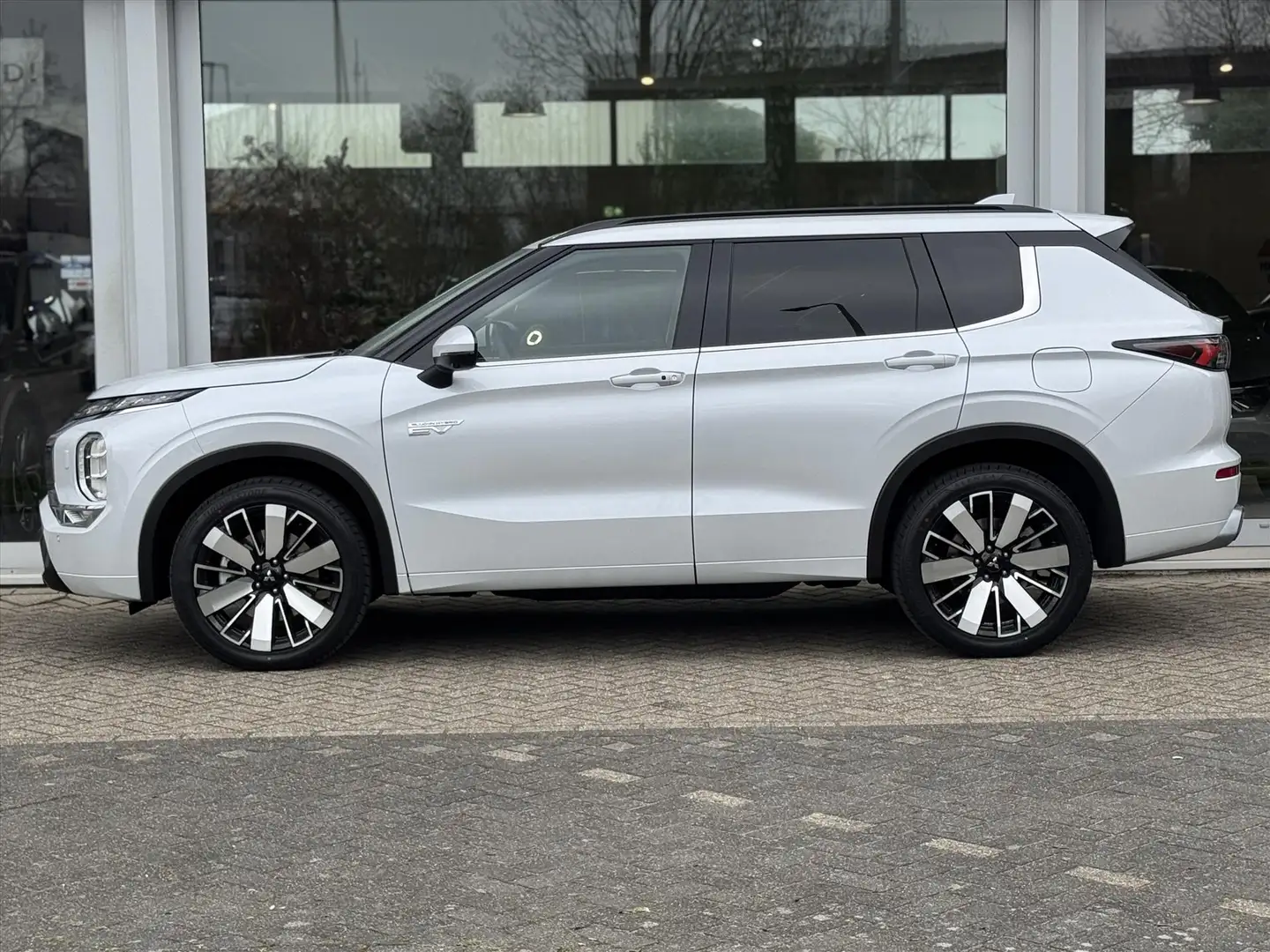 Mitsubishi Outlander 2.4 PHEV Instyle | Leder | Panoramadak | App Conne Wit - 2