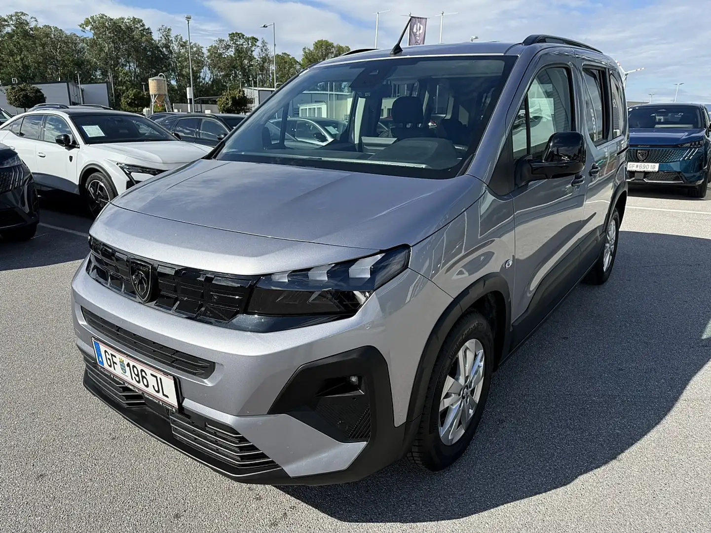 Peugeot Rifter 1,2 PureTech 110 S&S Allure Grau - 1