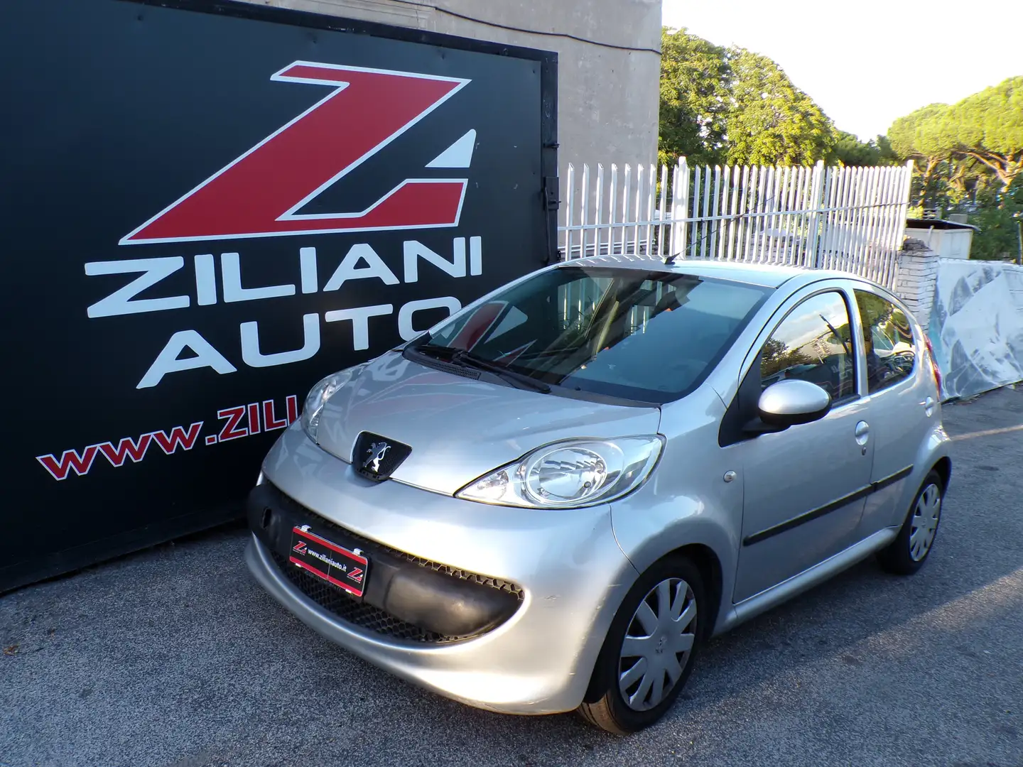 Peugeot 107 107 2005 5p 1.0 12v Sweet Years Plateado - 1